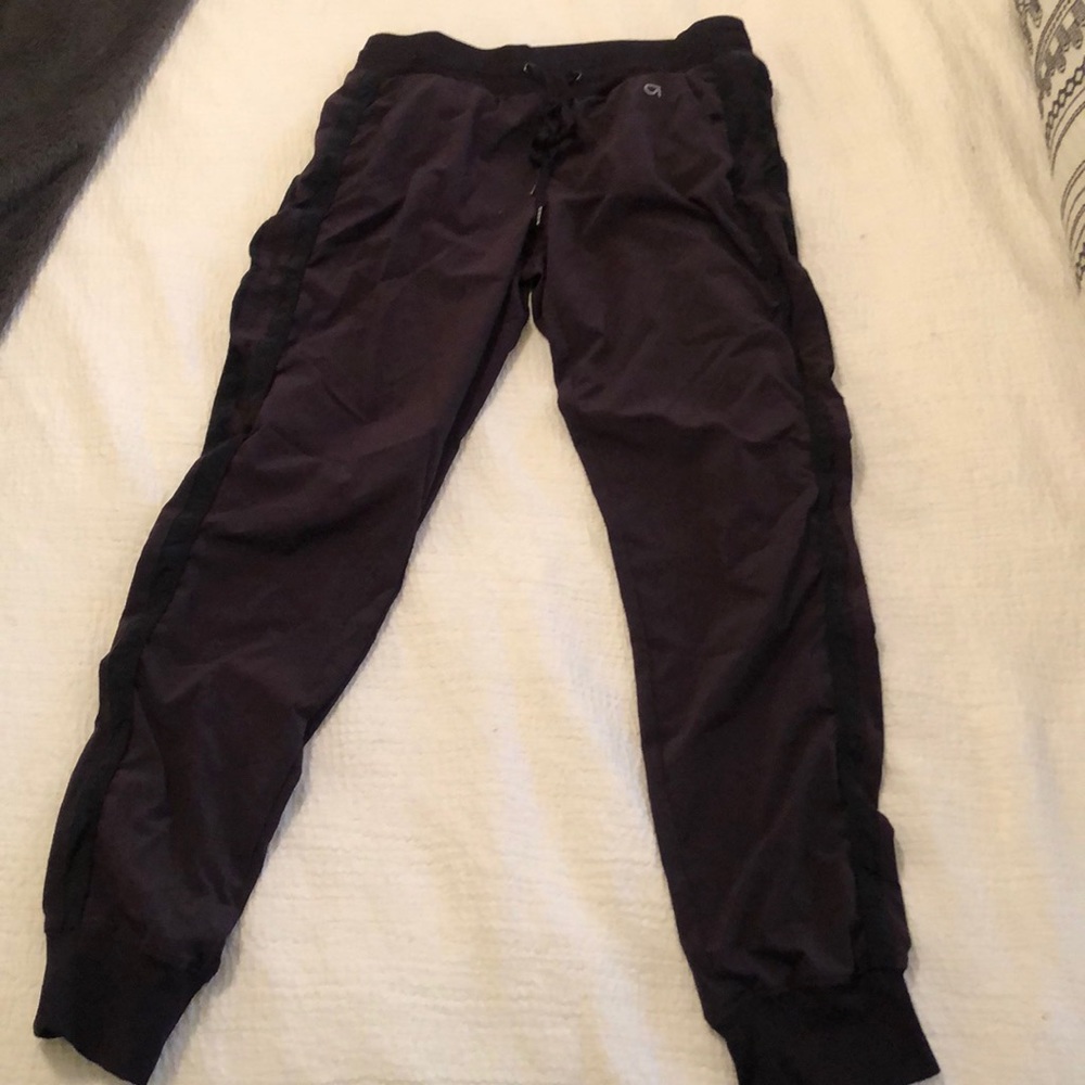 Maroon tight knit jogger pants